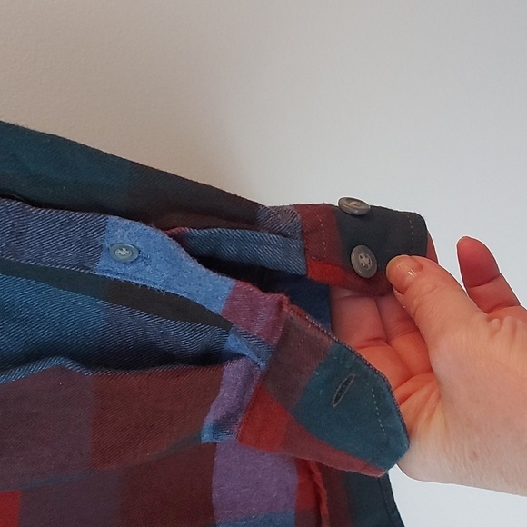 Eddie Bauer Heavy Flannel Shacket Red and Blue Plaid Size Medium - Picture 4 of 5